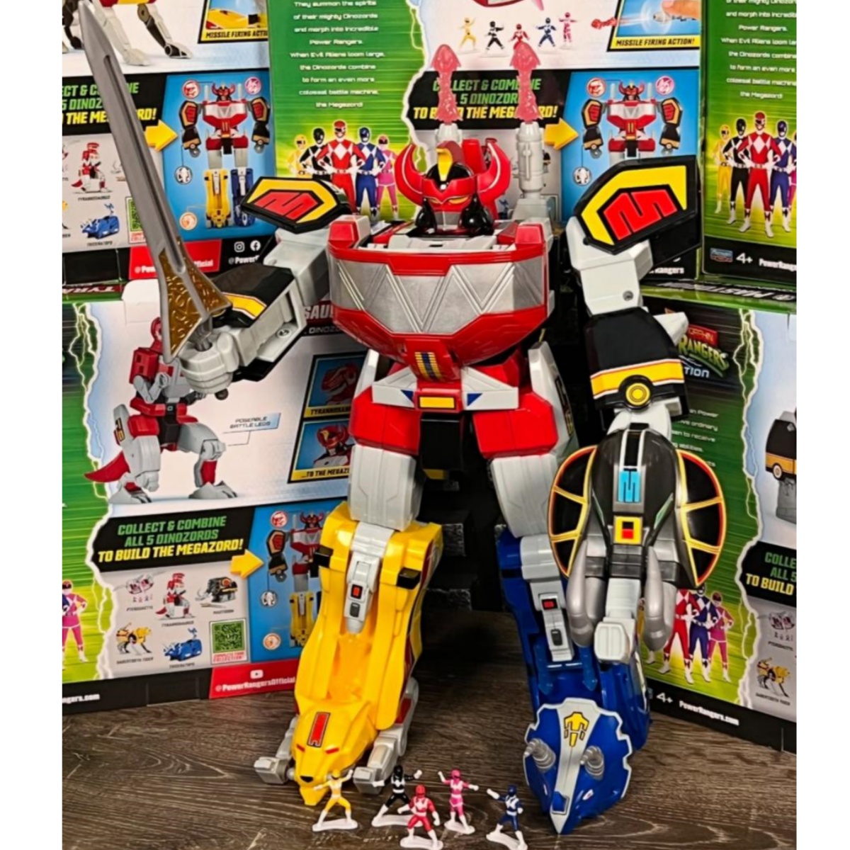 Model Kit Megazord - Koleksi Anime ULTIMATE MEGA THUNDERZORD Megazord